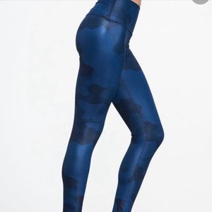 Alo Yoga Dark Blue Camo Leggings Size Small